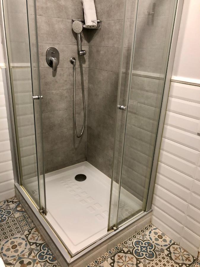 Hostal Medea Барселона Экстерьер фото