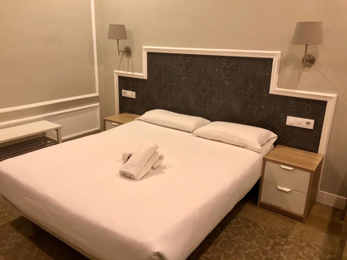 Hostal Medea Барселона Экстерьер фото