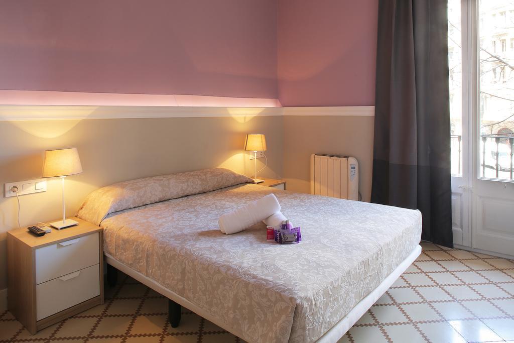 Hostal Medea Барселона Номер фото